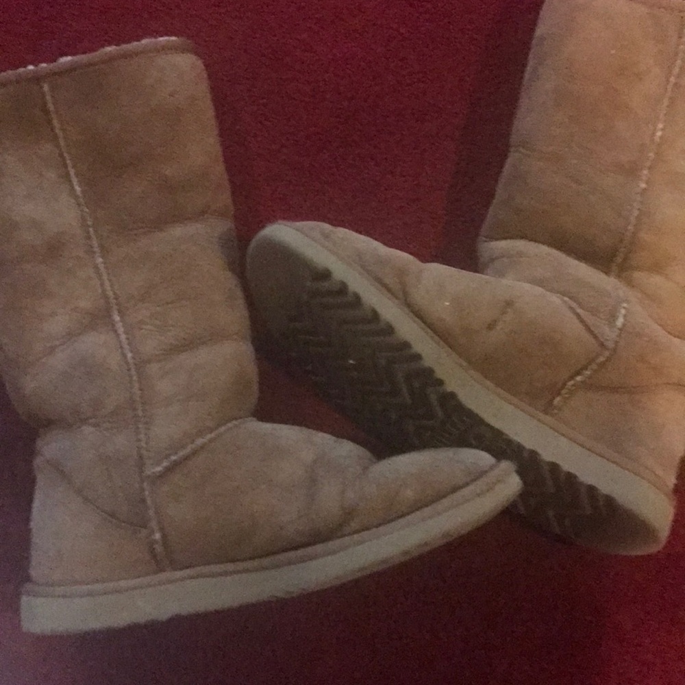 UGG